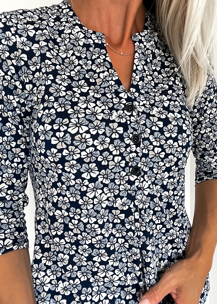 Joy krølfri bluse med knapper - Blåt/hvidt blomsterprint